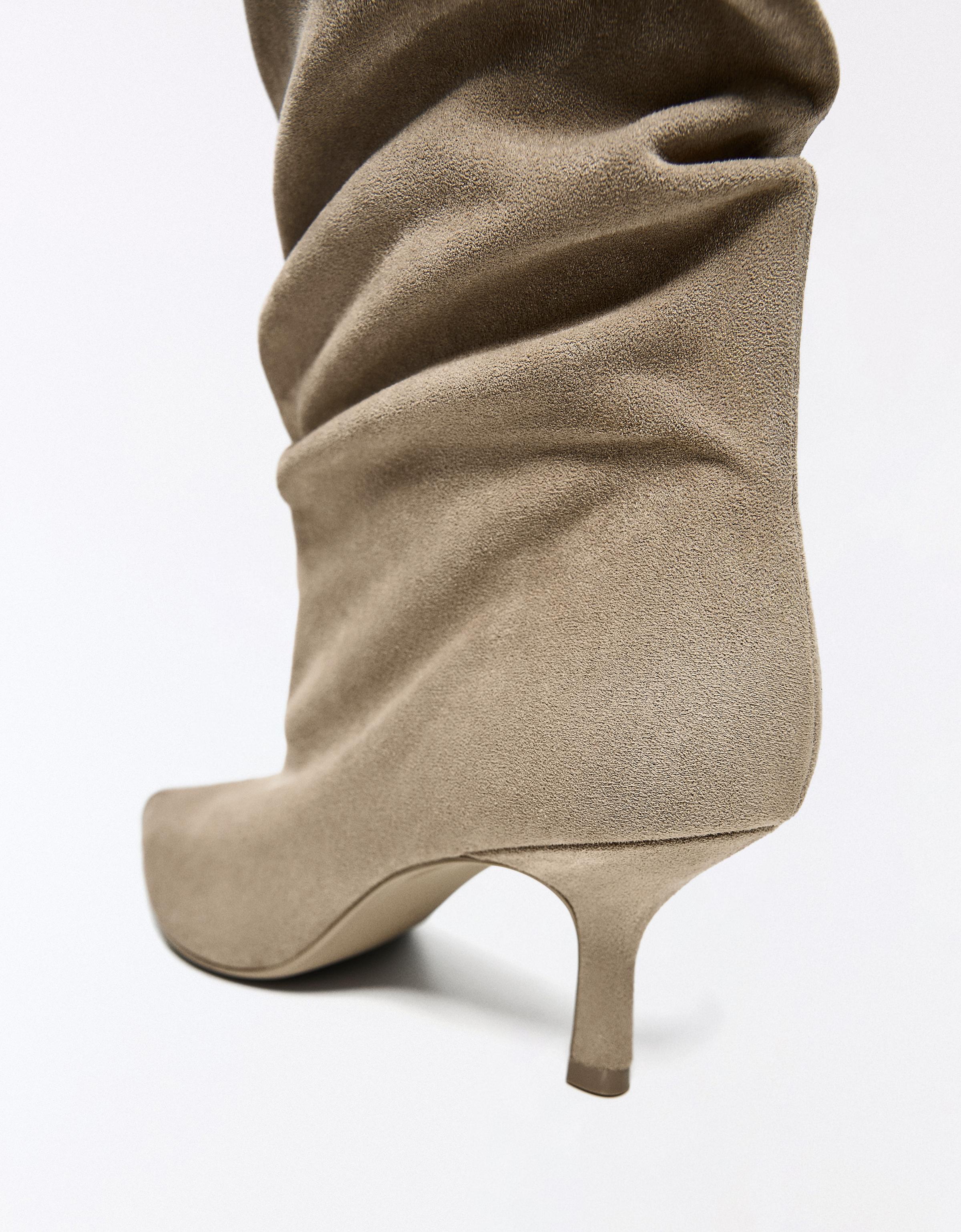 Kitten heel boots — BEIGE