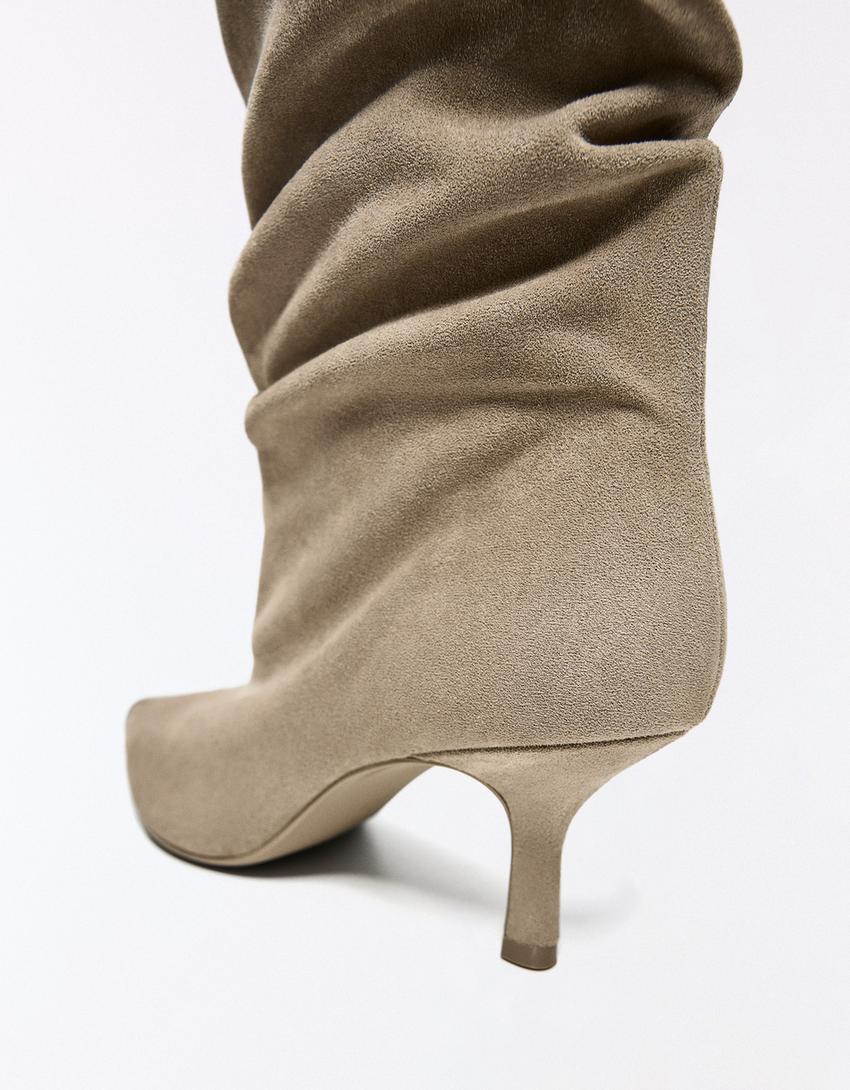 Stiefel mit Kitten-Heels-Beige