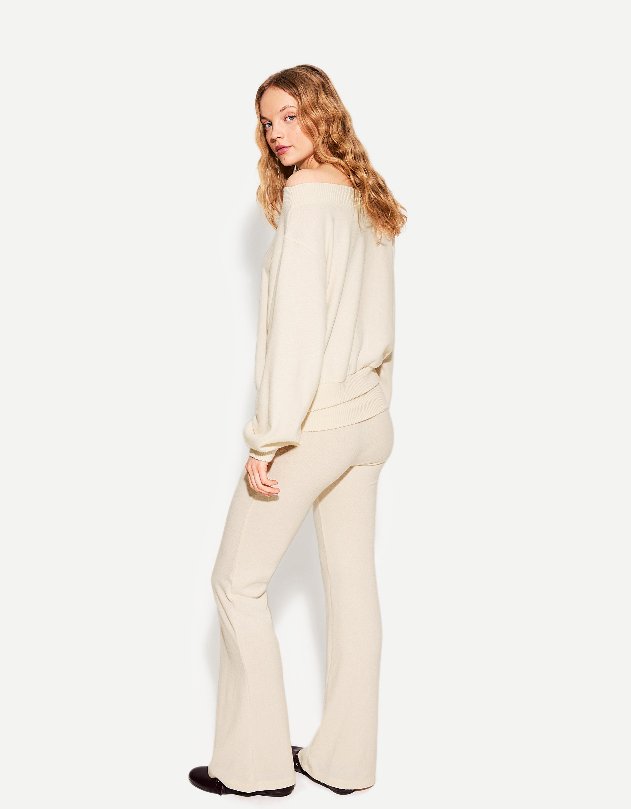 Bershka Soft-Touch-Pullover Mit Asymmetrischem Ausschnitt Damen S Rohweiß