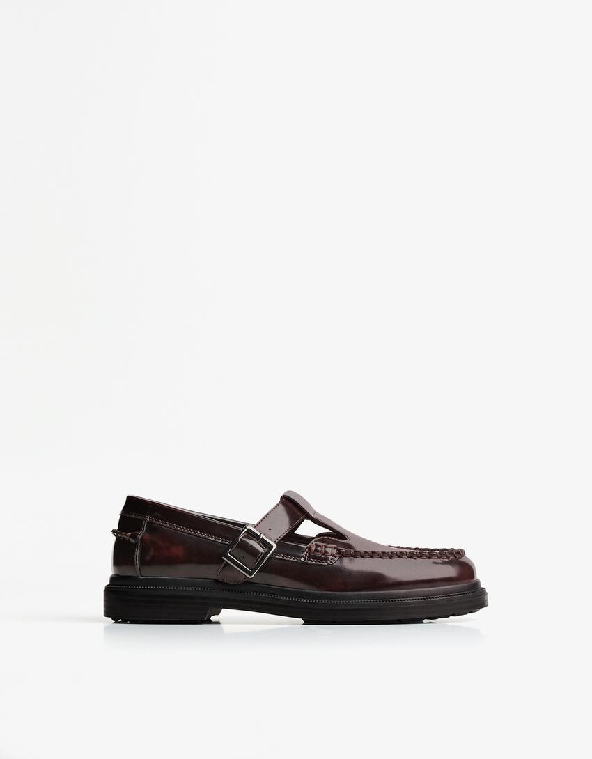 Schuh mit Riemen und Schnalle-Granatrot