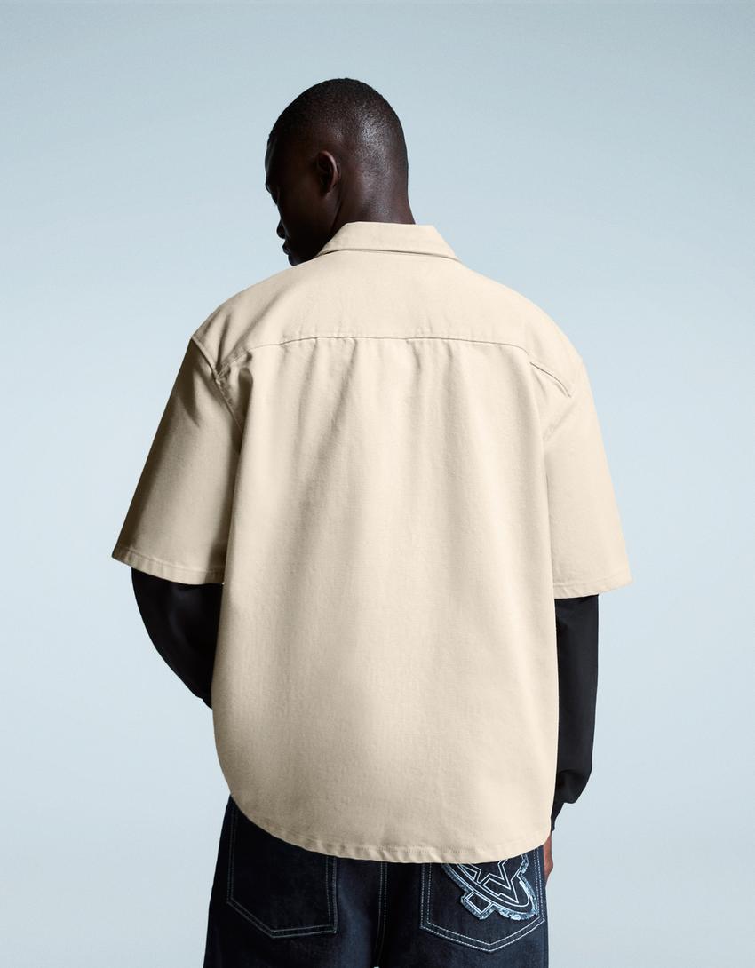 Camisa manga corta boxy parches-Crudo