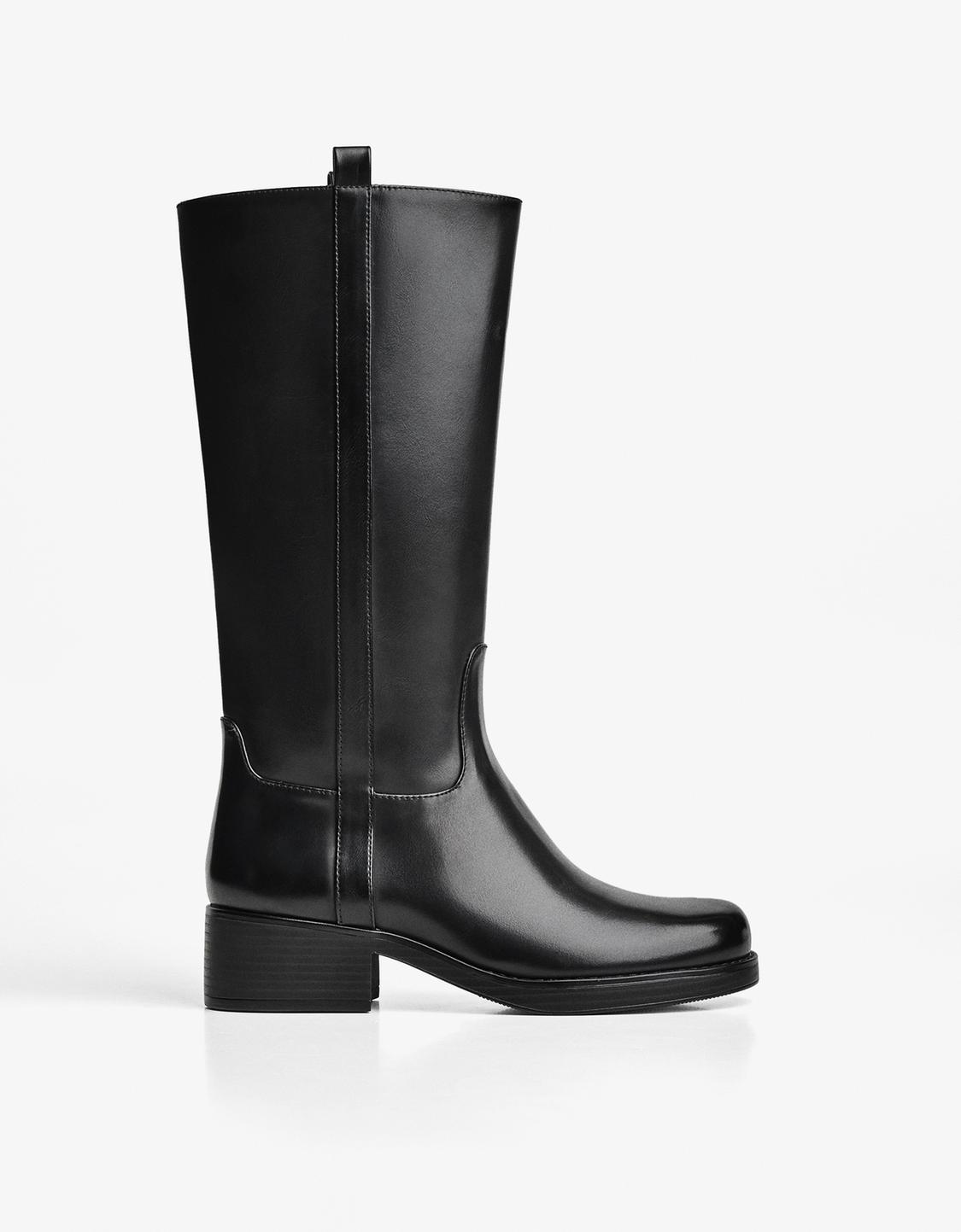 Flat knee-high boots