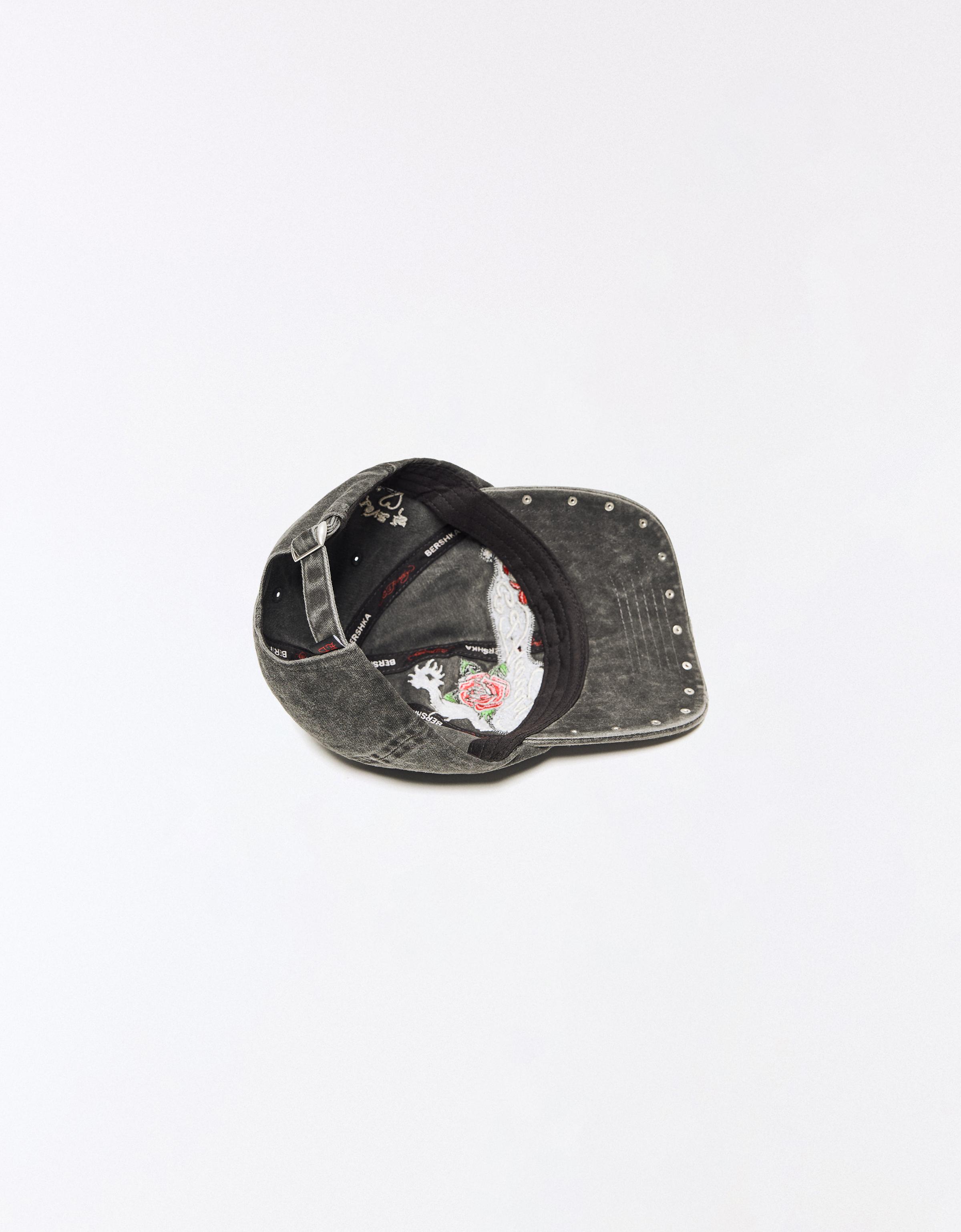 Bershka ED HARDY X BERSHKA işlemeli şapka görsel 4