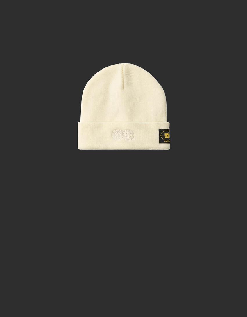 Beanie mit Stickerei-Rohweiß