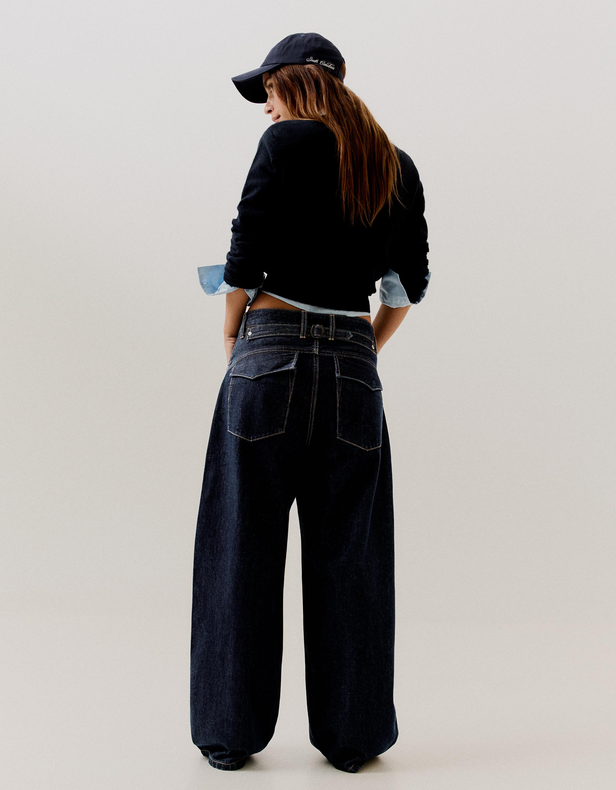 Barrel jeans with back buckle — Navy