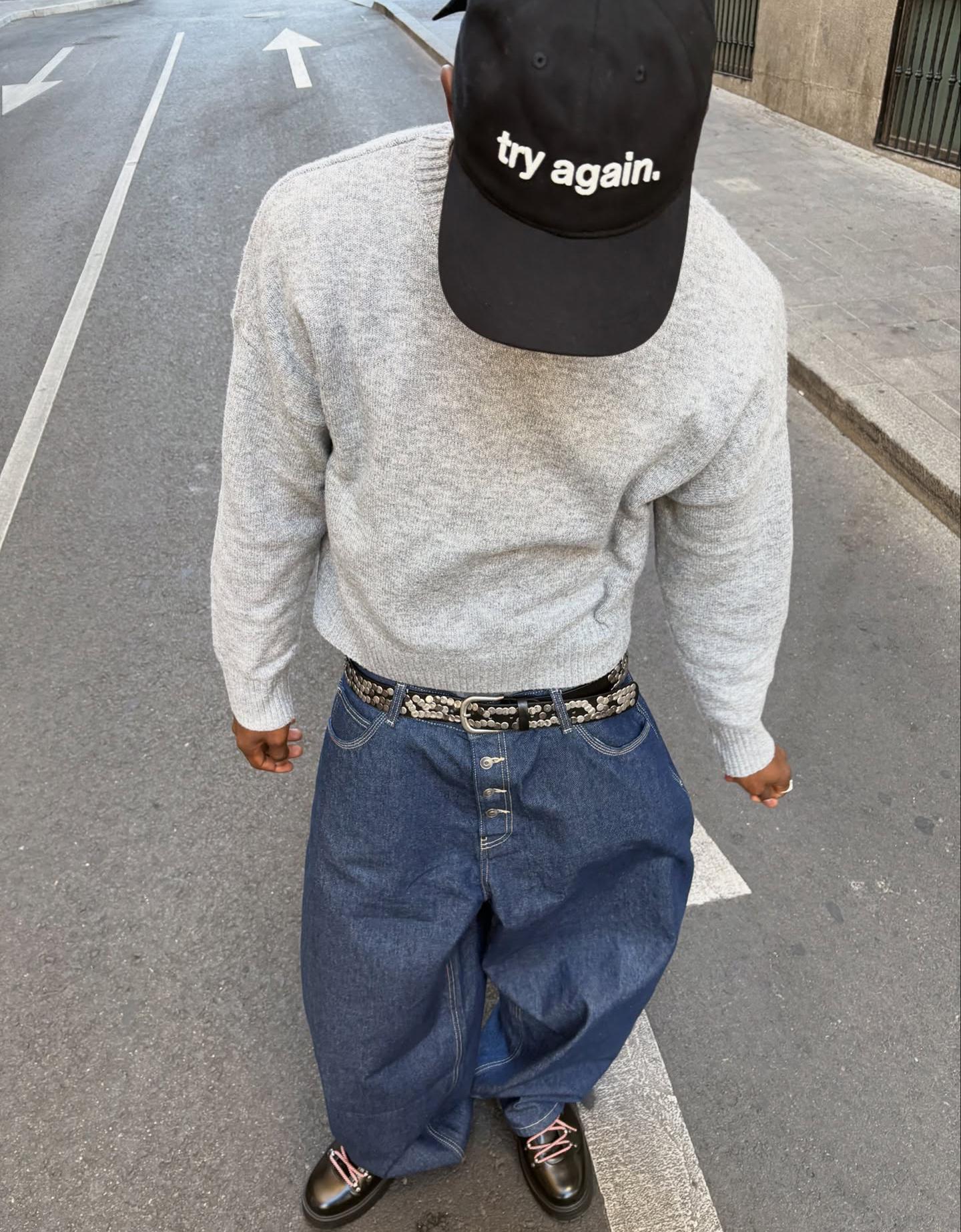 Bershka haftowana czapka czarny