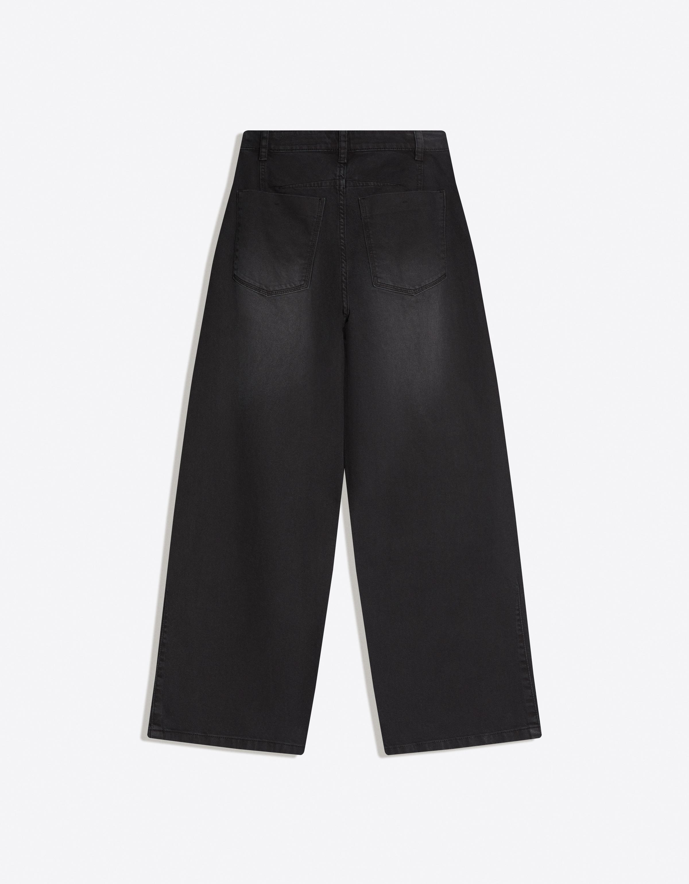 Barrel-leg trousers