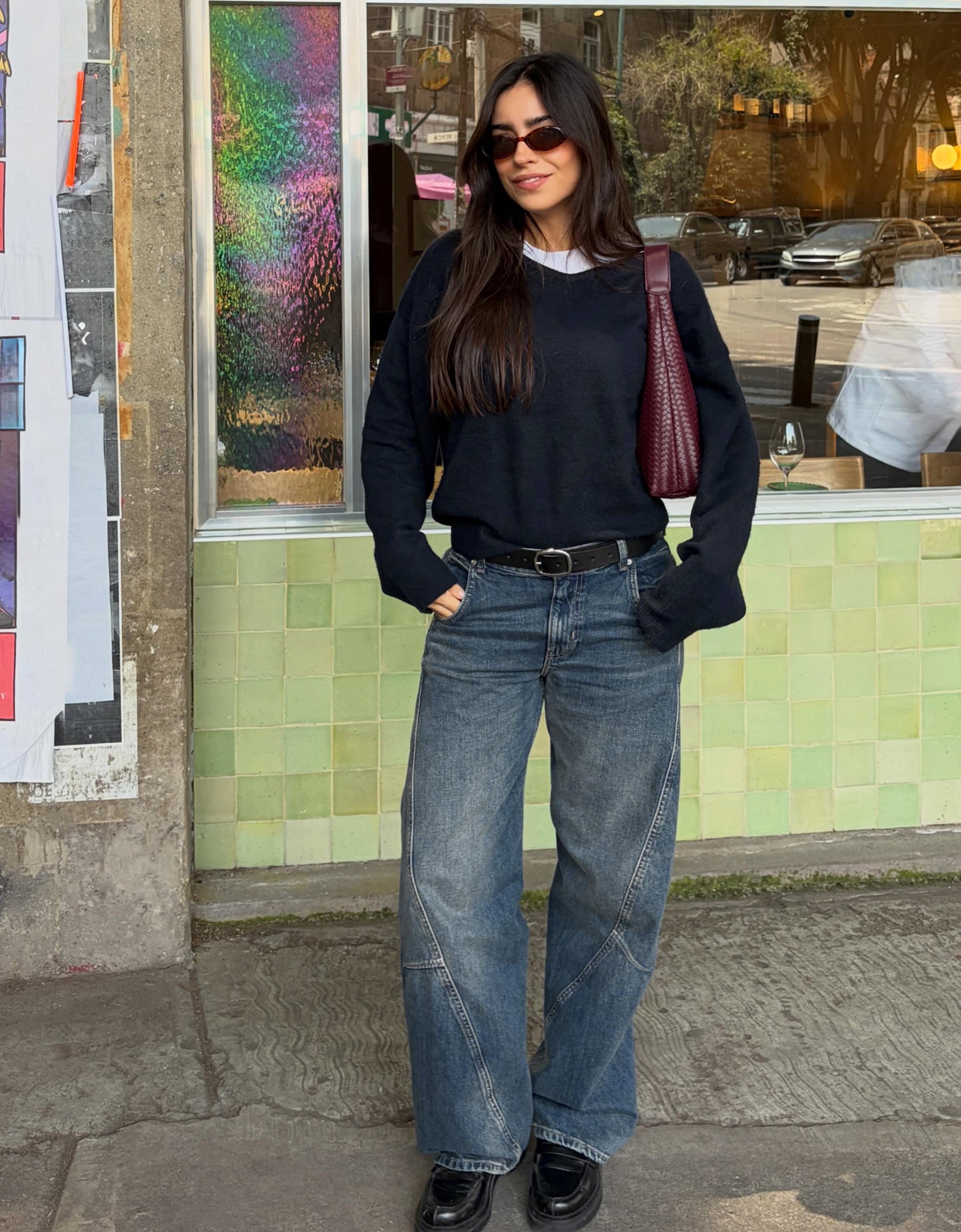 Low-rise barrel jeans