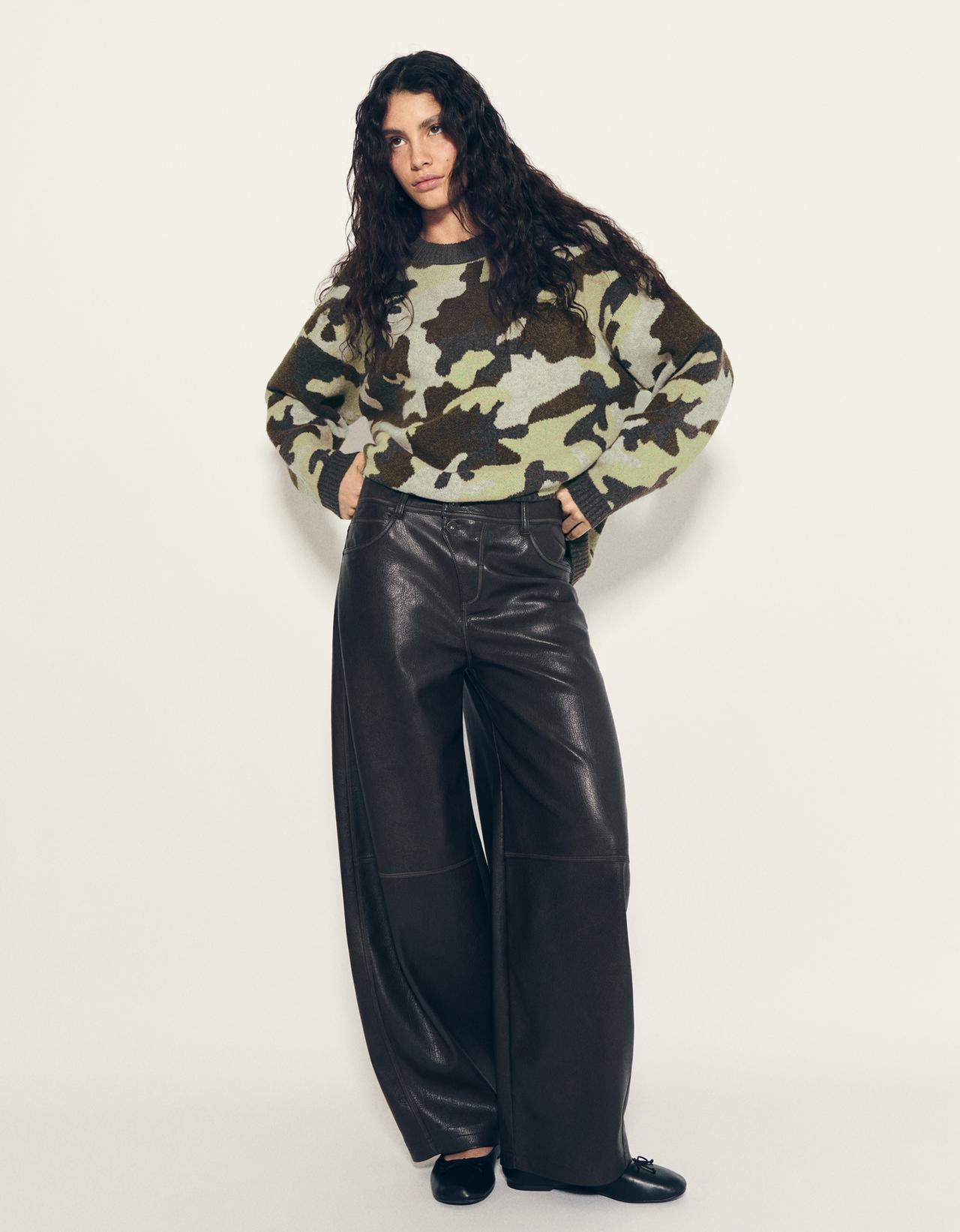 Oversize round neck print jumper — Brown