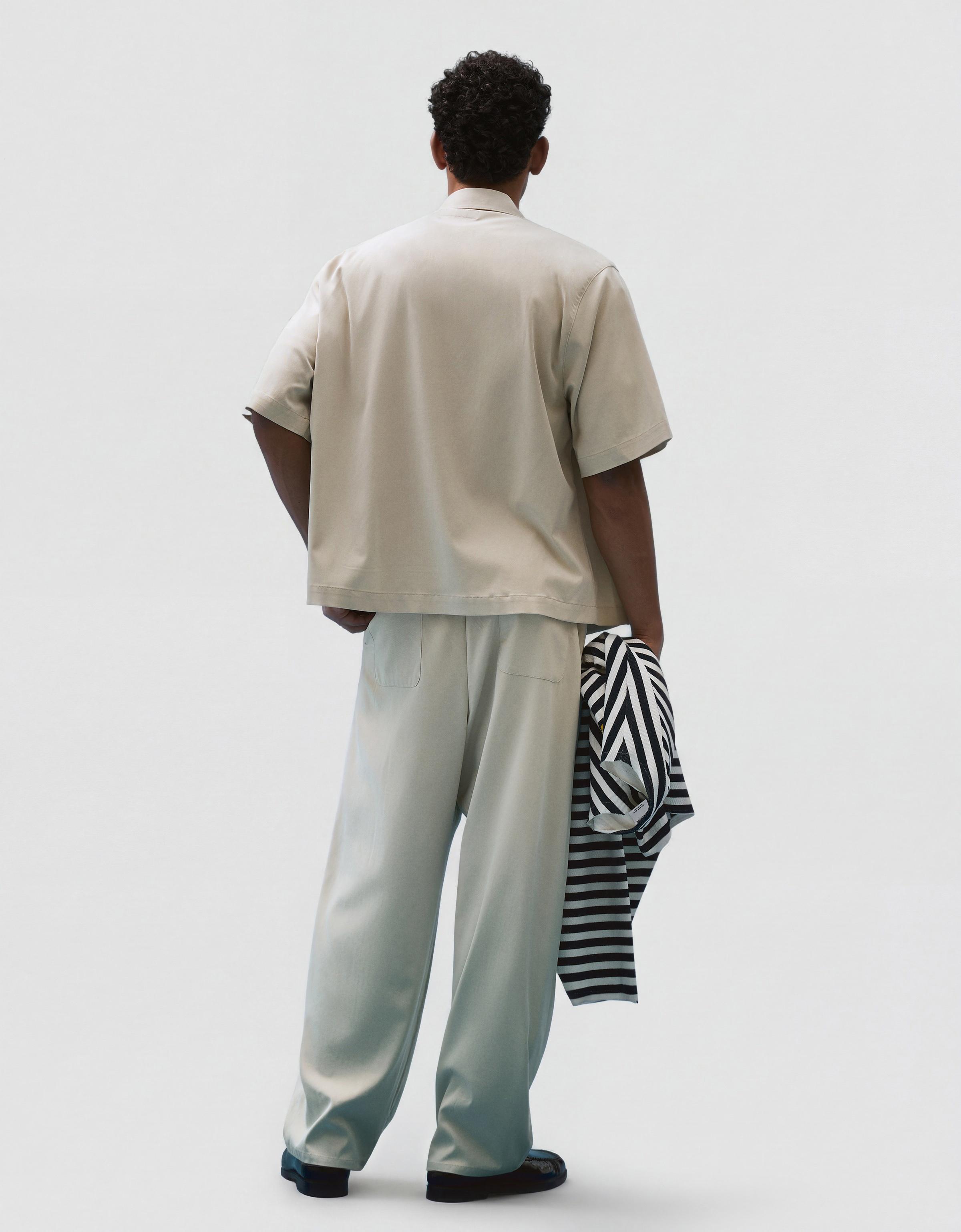 Kısa kollu boxy fit dökümlü gömlek - Görsel 83