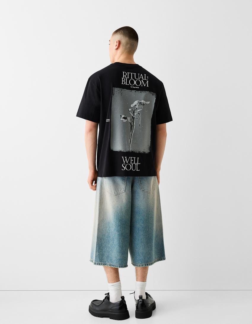 T-shirt manga curta boxy estampado-Preto-1