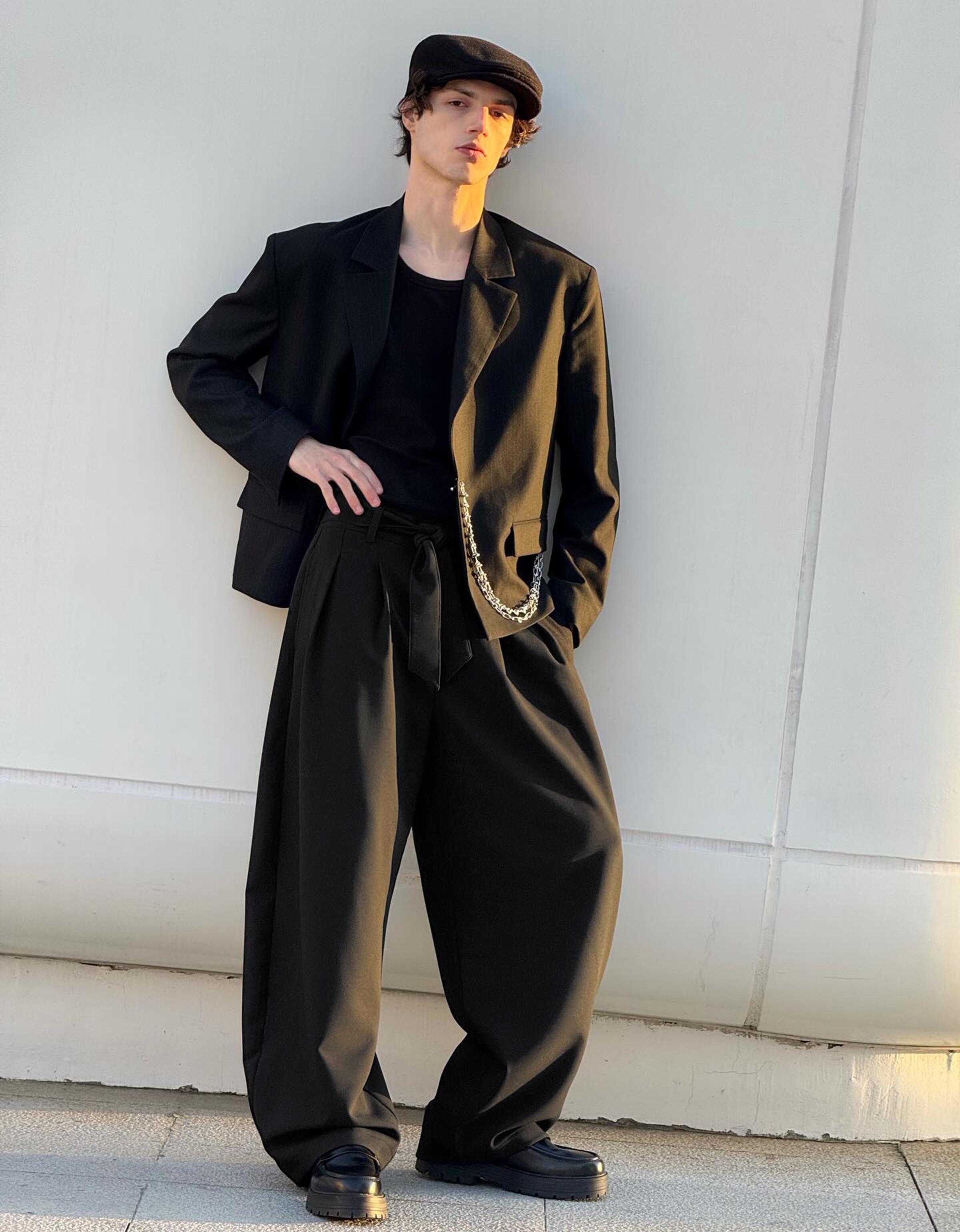 Barrel-leg tailored fit trousers with belt — Black