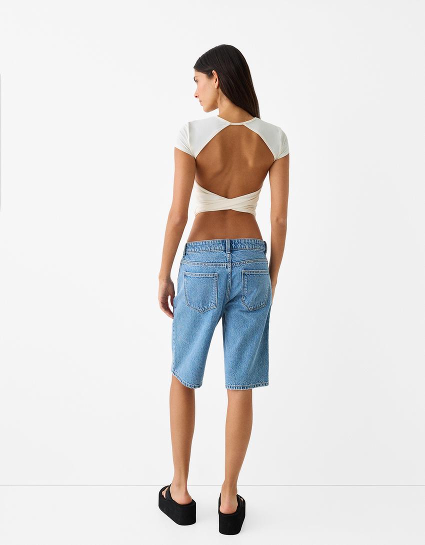 تيشرت بأكمام قصيرة وفتحة خلفية-كريمي-1