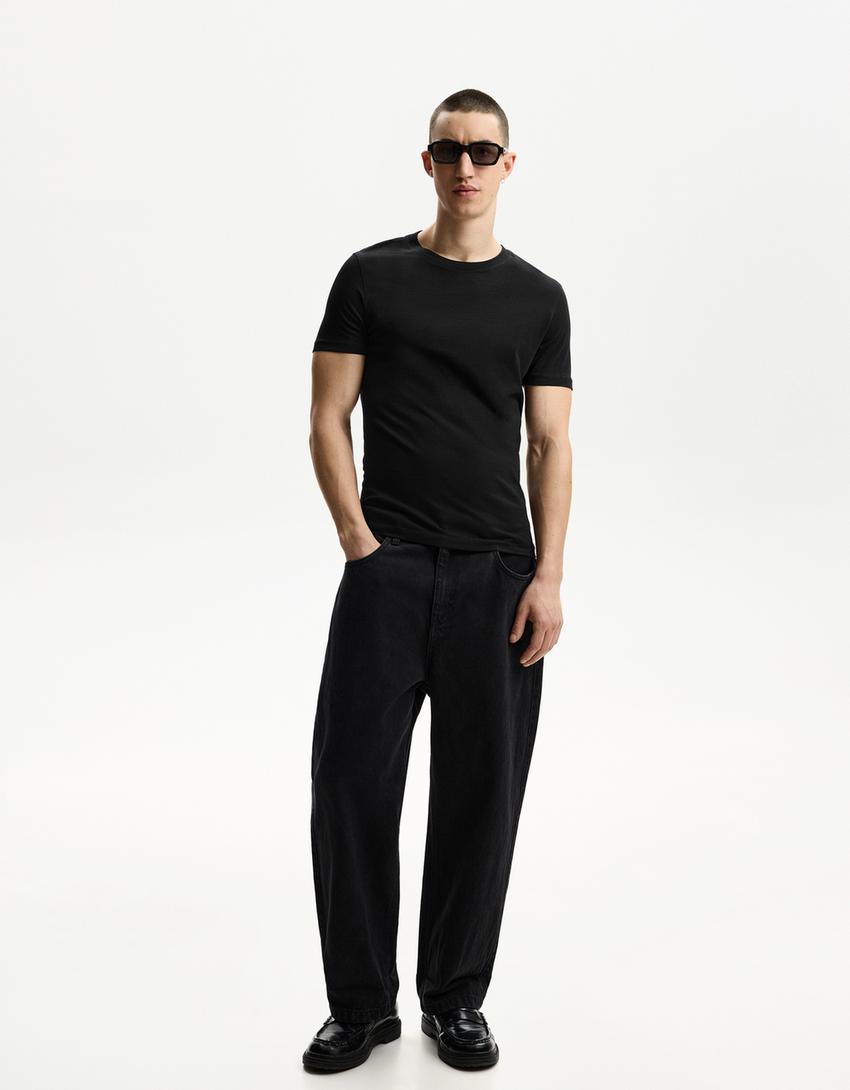 Basic-T-Shirt-Schwarz-3