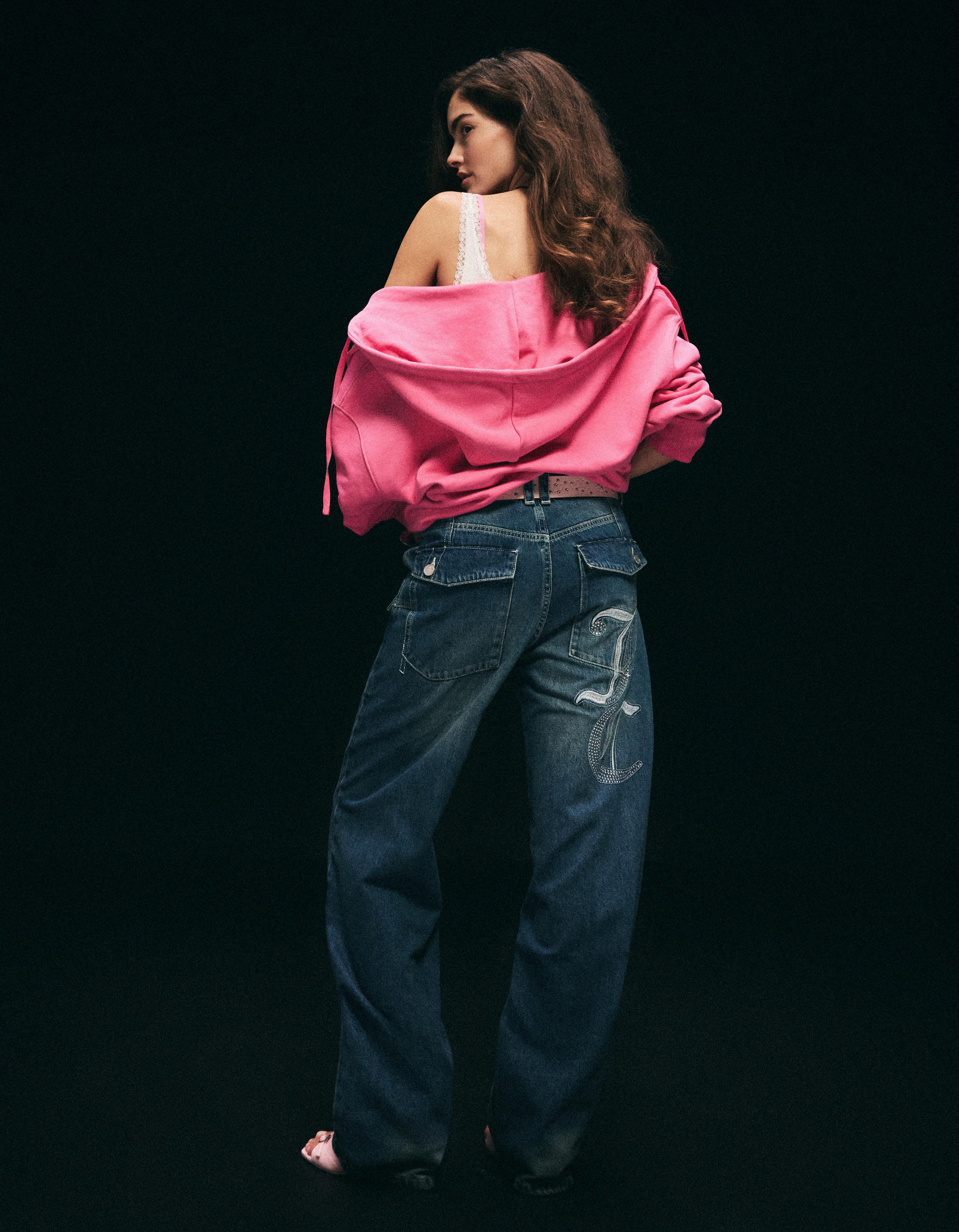 Bershka Jeansy O Kroju Baggy Juicy Couture X Bershka Kobieta 38 Wyblakły Niebieski