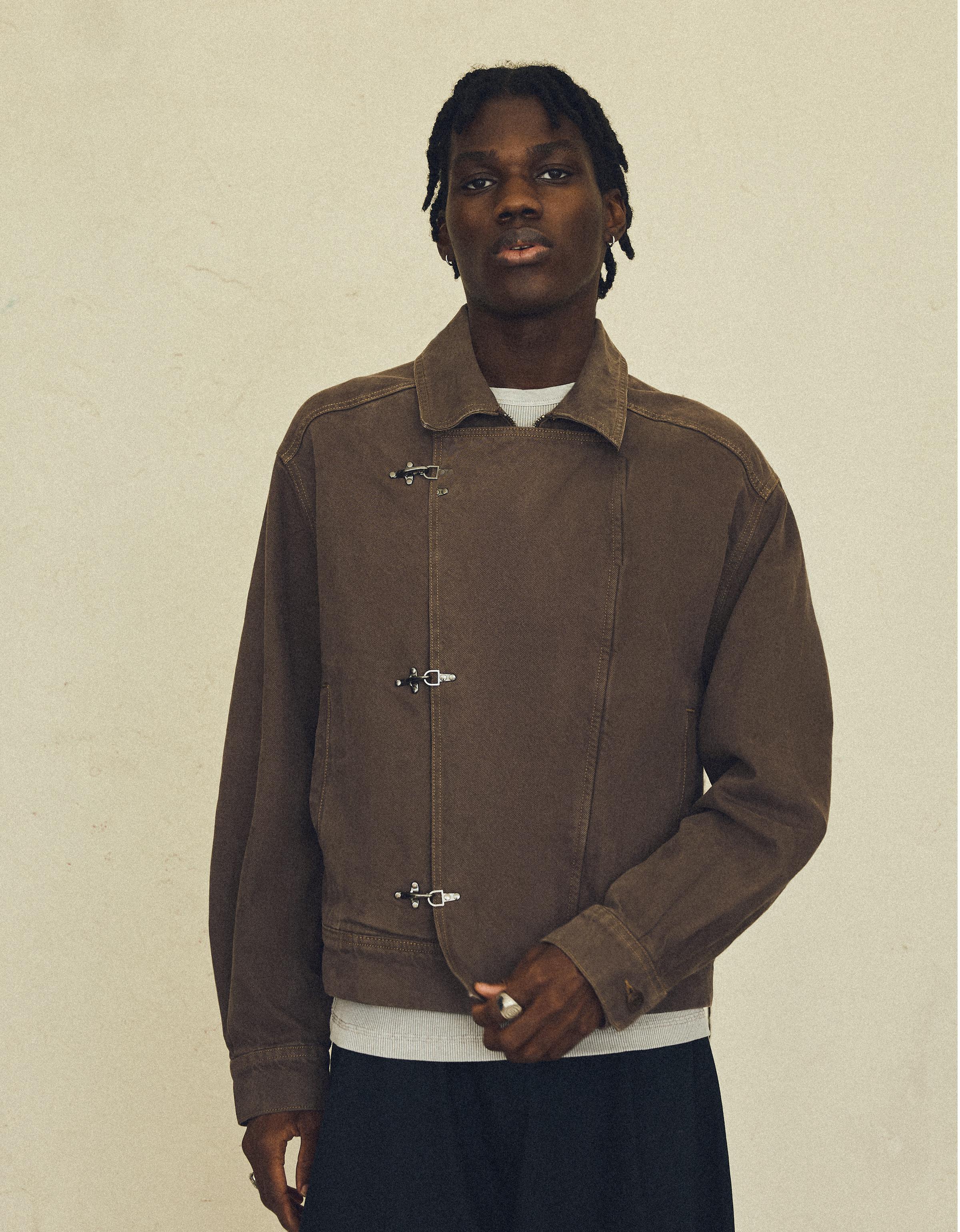 Denim jacket with clasp — Brown