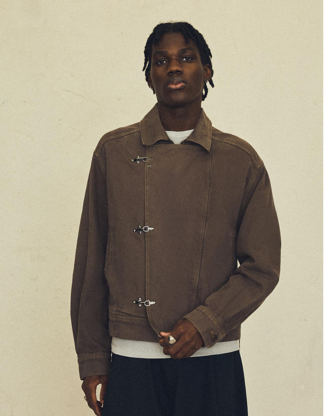 Denim jacket with clasp — Brown