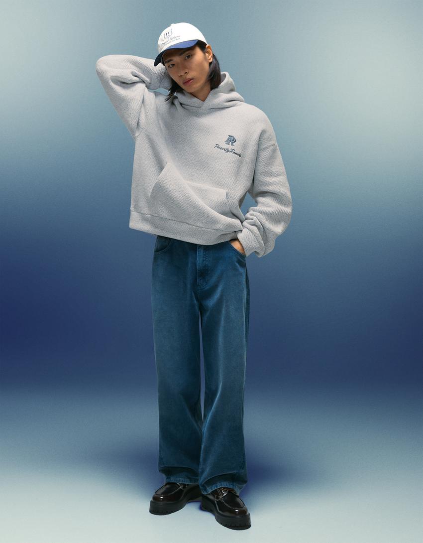 Sweatshirt com capuz e padrão-Cinza