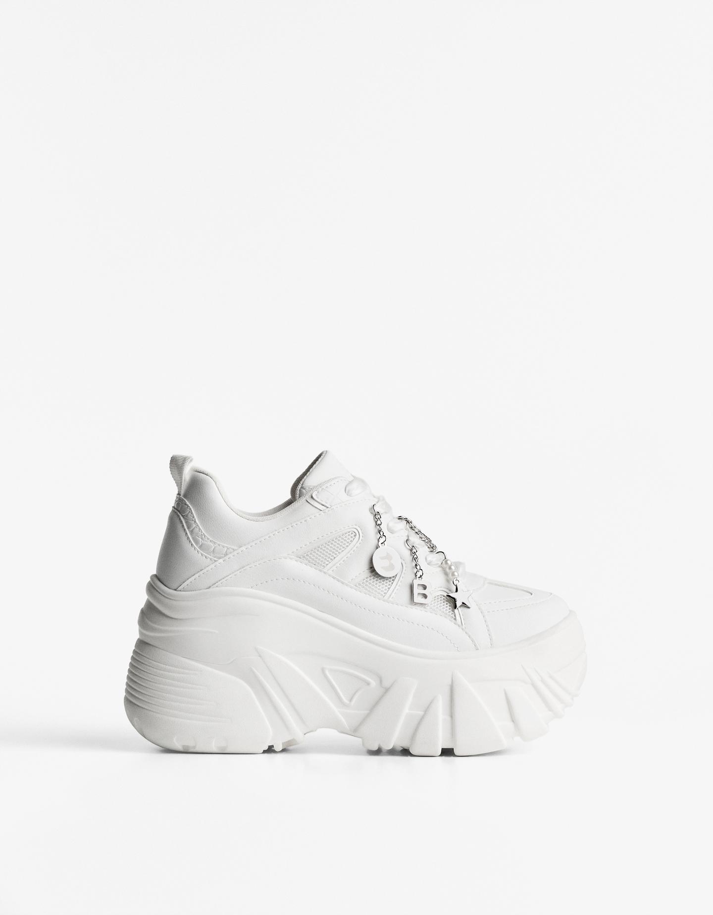 Bershka buty sportowe na platformie xl z zawieszkami biały