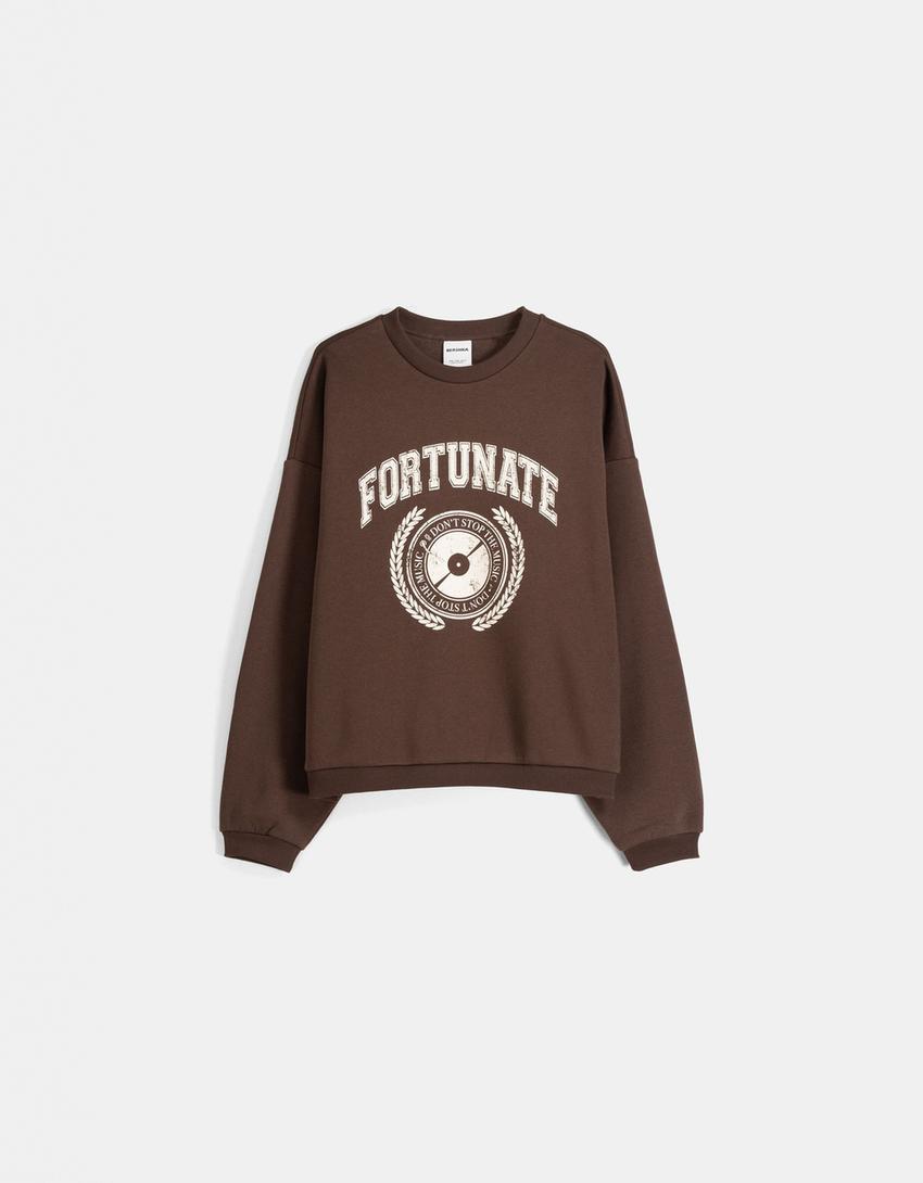 Sudadera cropped print varsity-Marrón-4