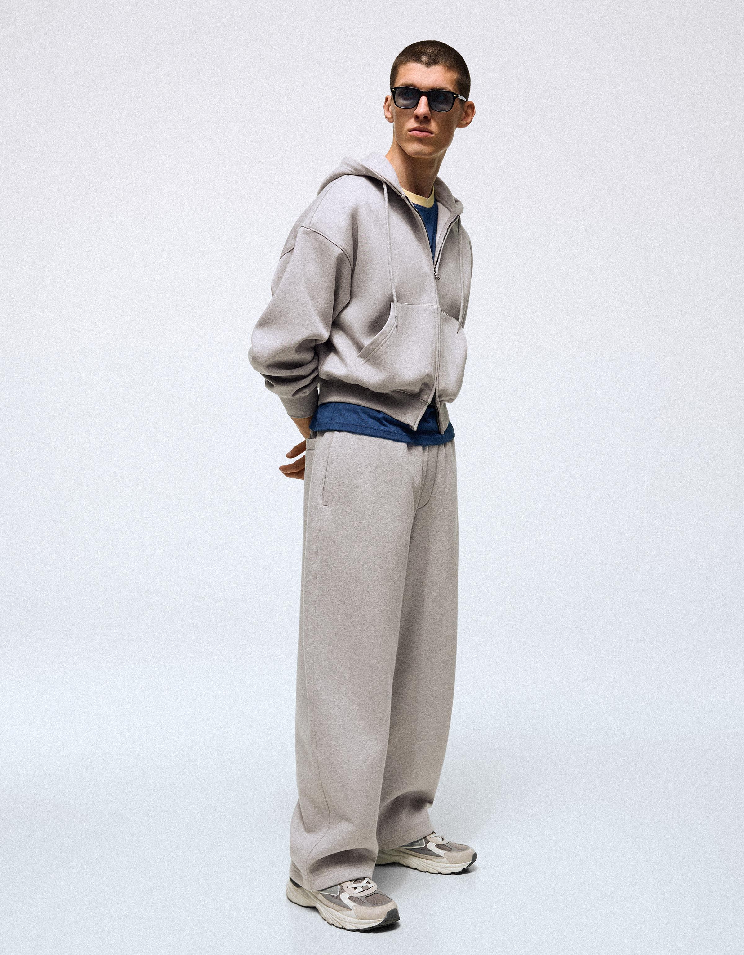 Zip-up hoodie — Grey