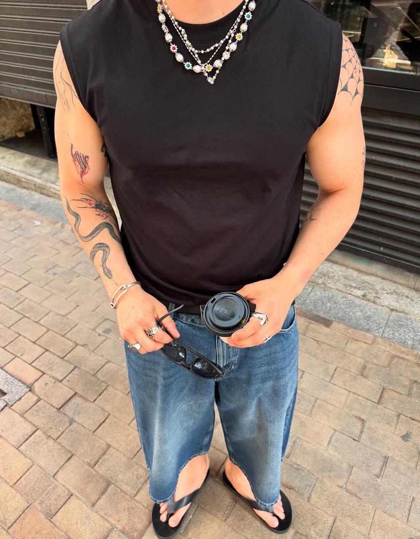 Sleeveless top-Black-1