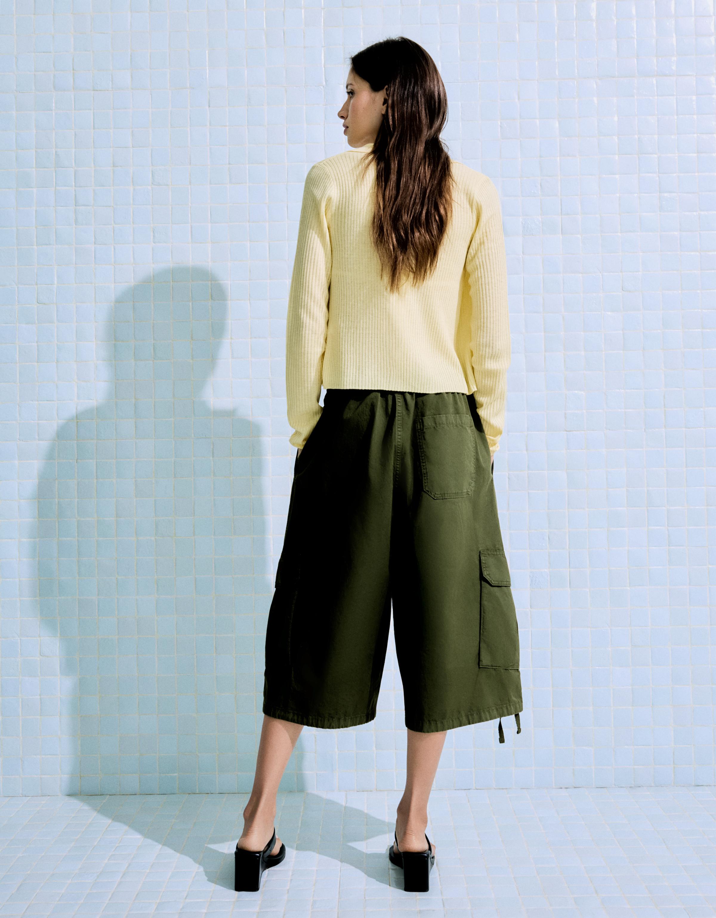 Elasticated waist cargo Bermuda shorts — Khaki