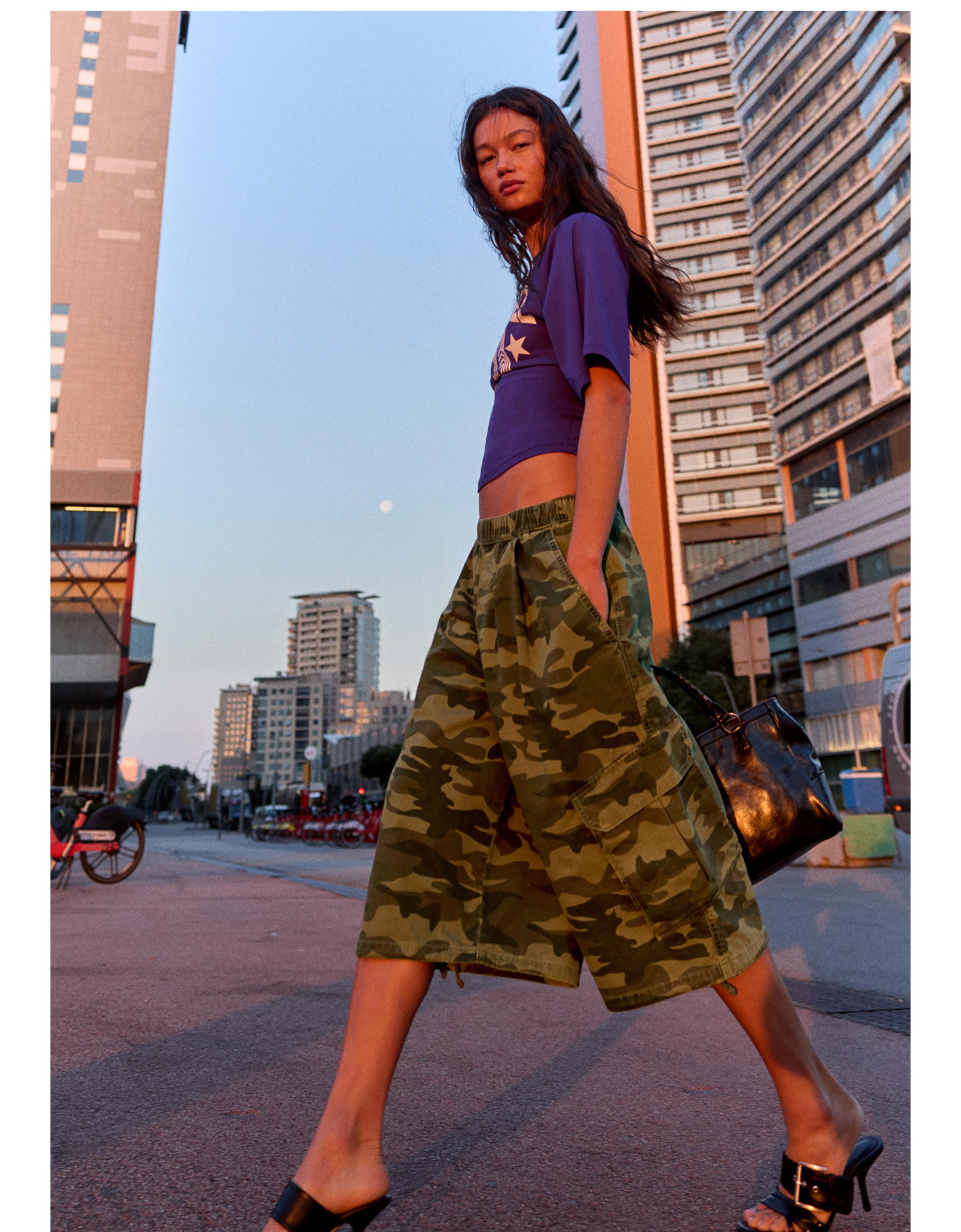 Printed cargo Bermuda shorts — Khaki