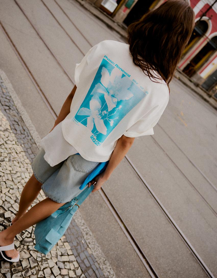 Boxy T-Shirt mit Print-Grbrochenes Weiss