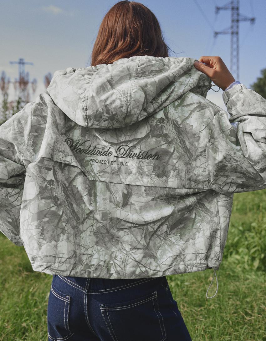 Hooded puffer jacket with print-Grey