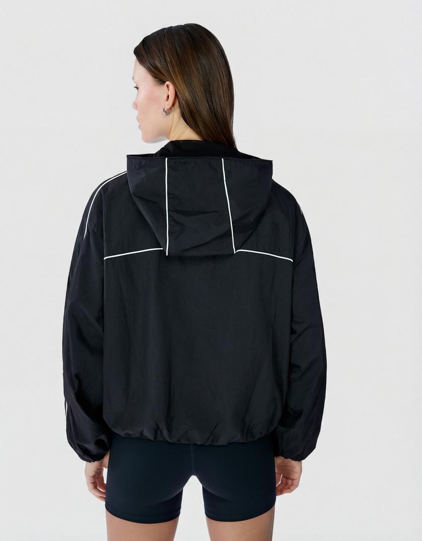 Cazadora técnica capucha-Negro