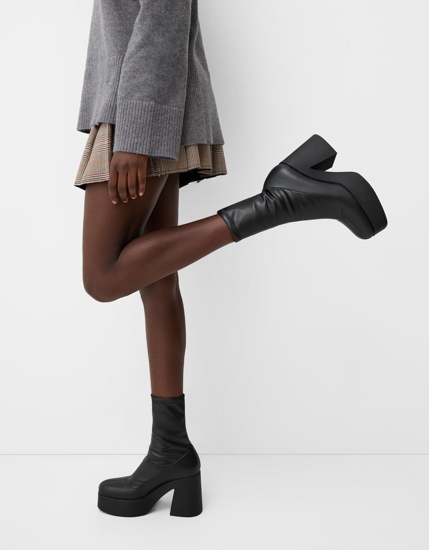 Fitted high-heel platform ankle boots - Women | Bershka