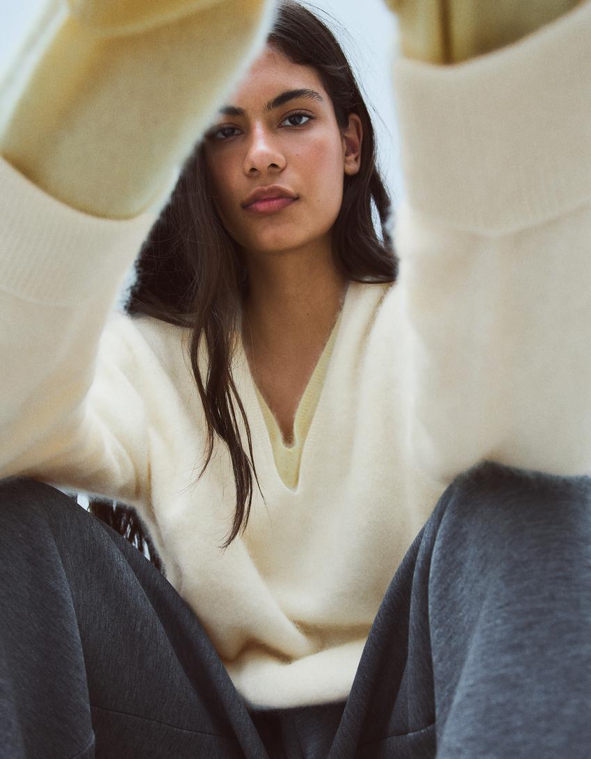 Cashmere wool V-neck sweater-Cream