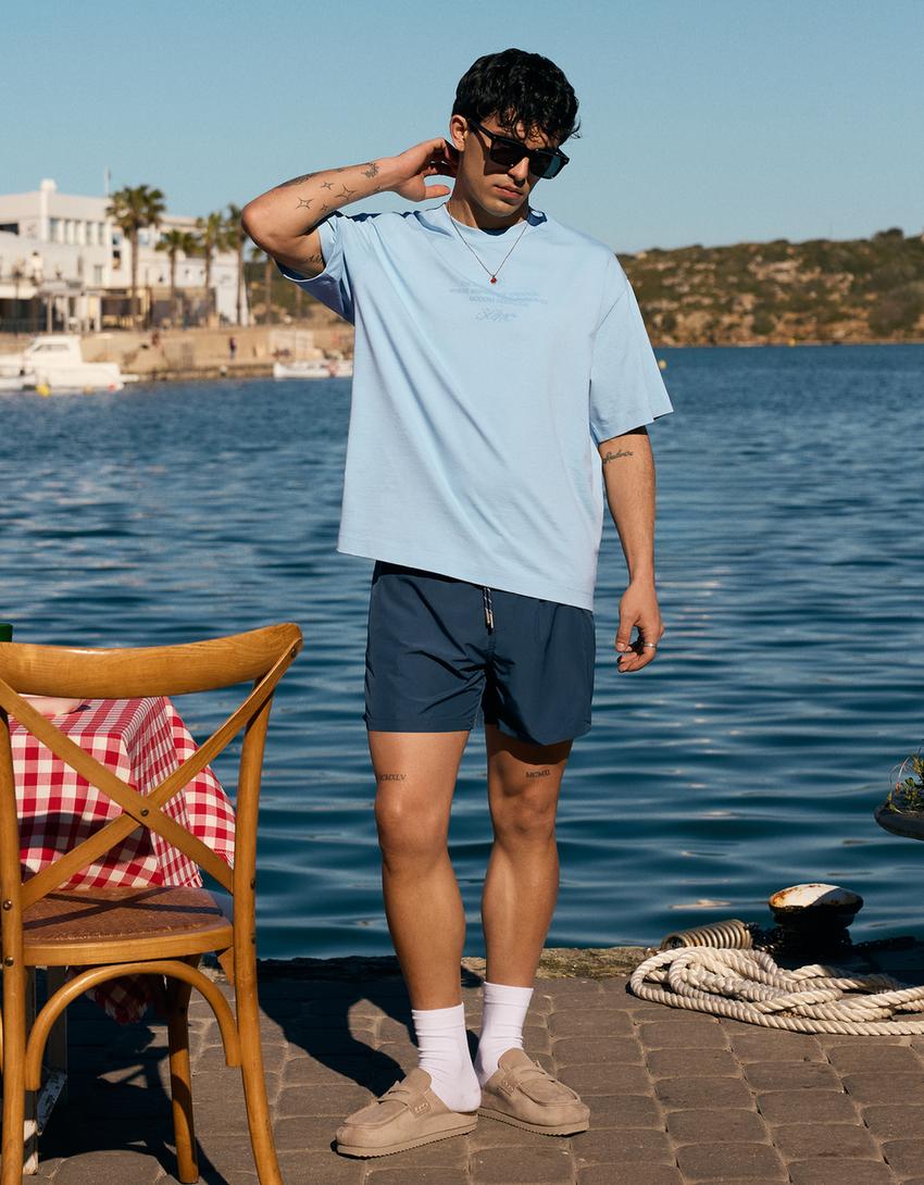 Kısa kollu nakışlı tişört-Mavi