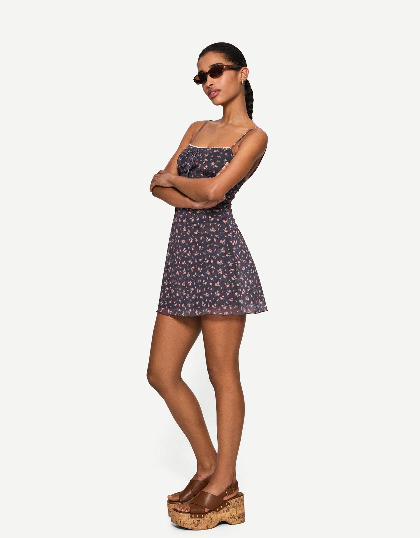 Bershka tiulowa sukienka mini na ramiączkach ciemnoszary