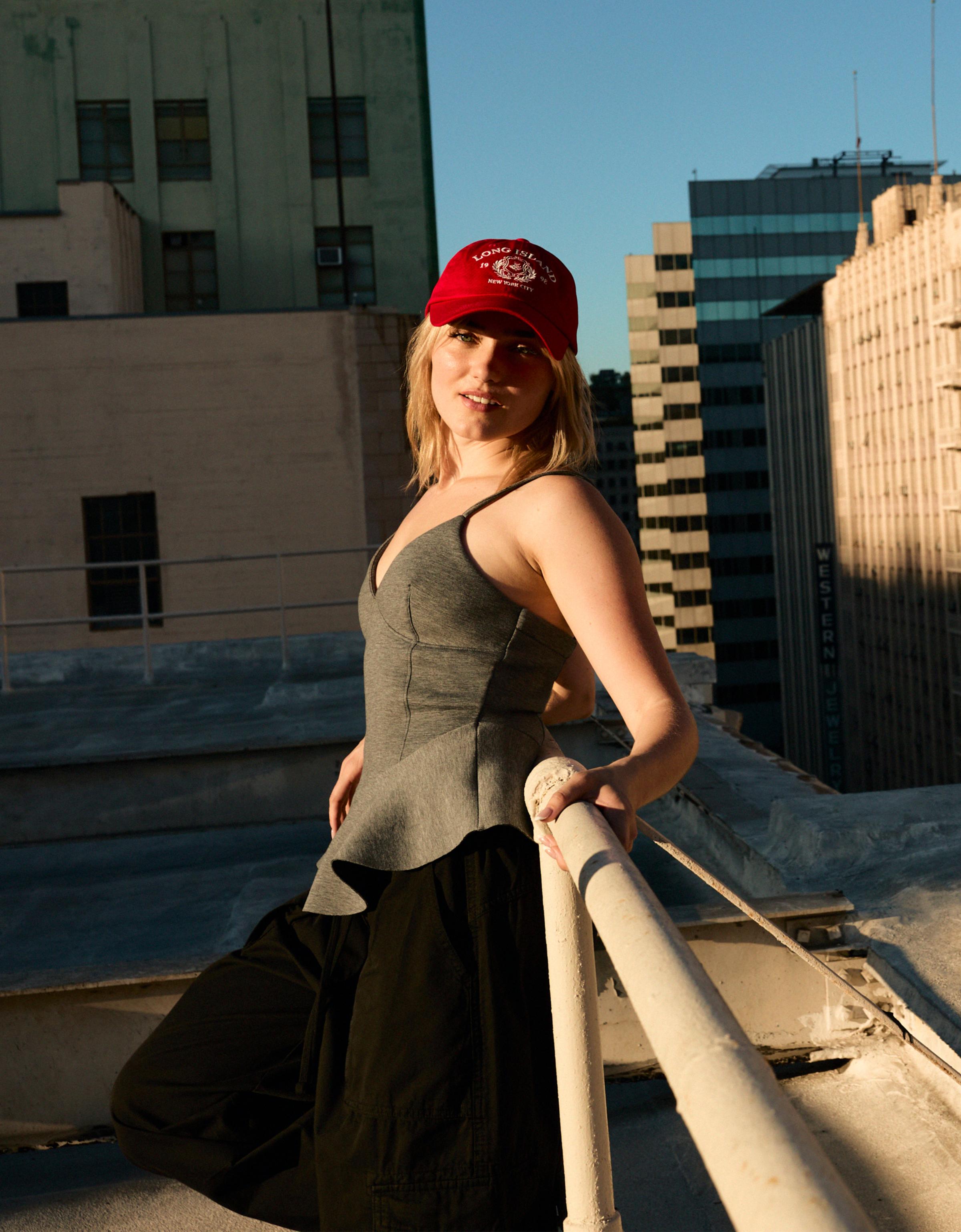 Embroidered cap — Red