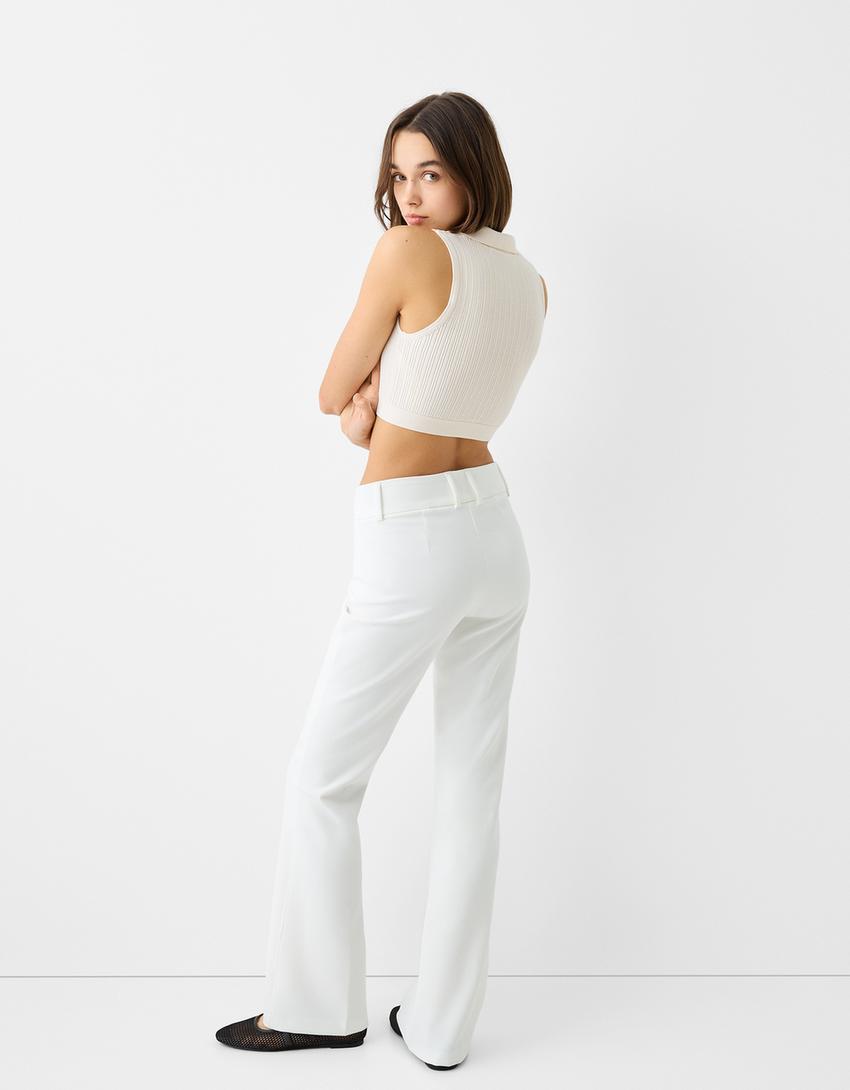 توب بدون أكمام وبسحّاب وياقة بولو-كريمي-1