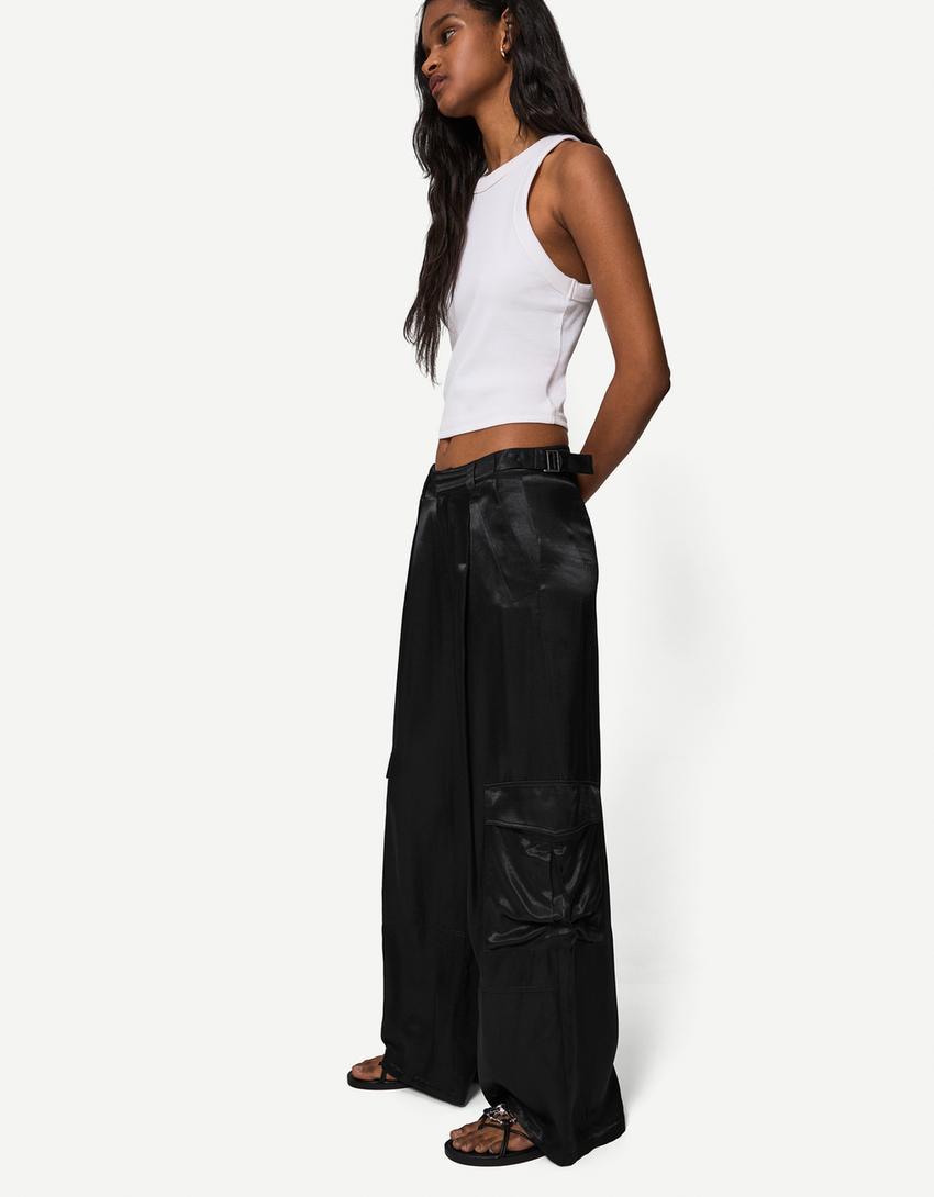Pantalón wide leg cargo satén-Negro-0