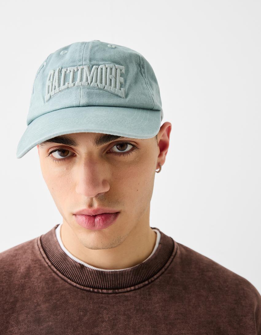 كاب أساسي بتطريز جامعي-أزرق فاتح-3