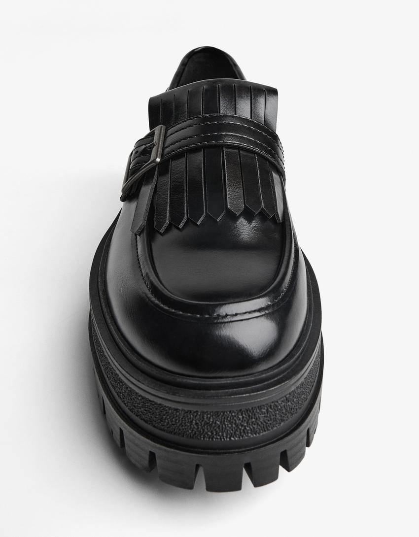 Mocassim sola grossa fivela-Preto