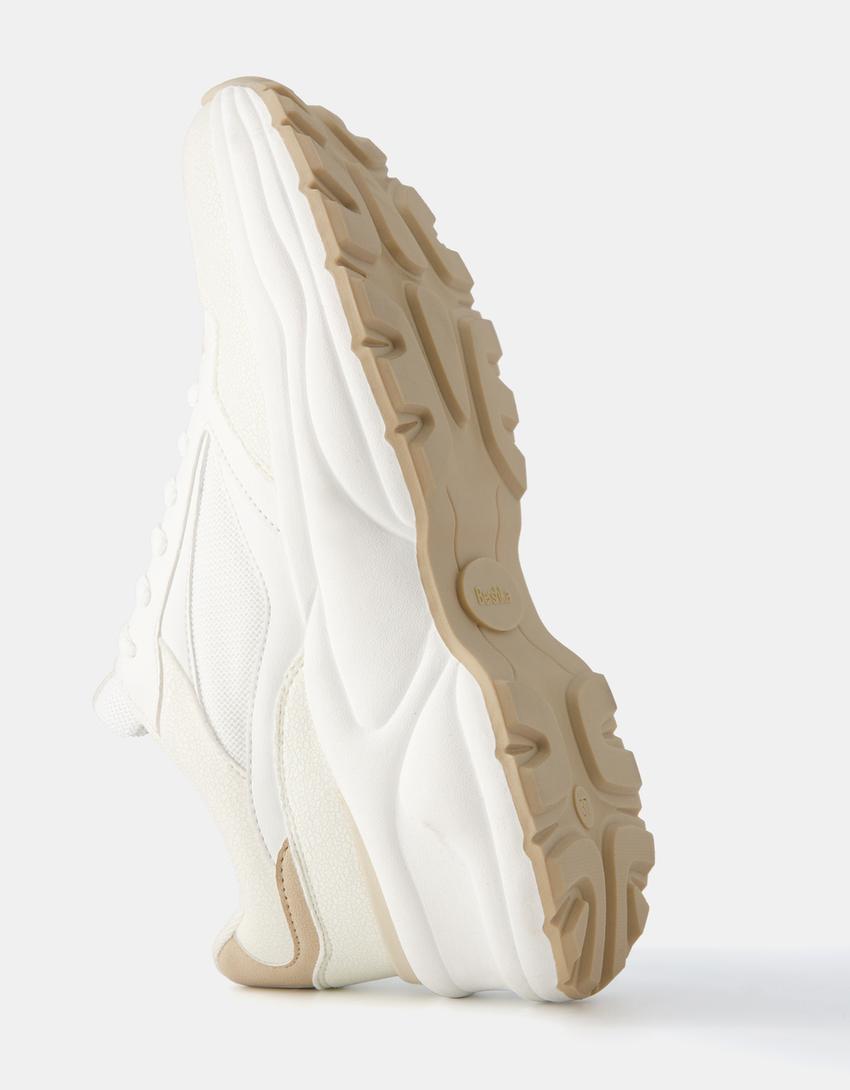 حذاء رياضي بتفاصيل نسيج شبكي-أبيض