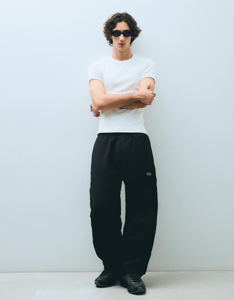 Technical barrel trousers — Black