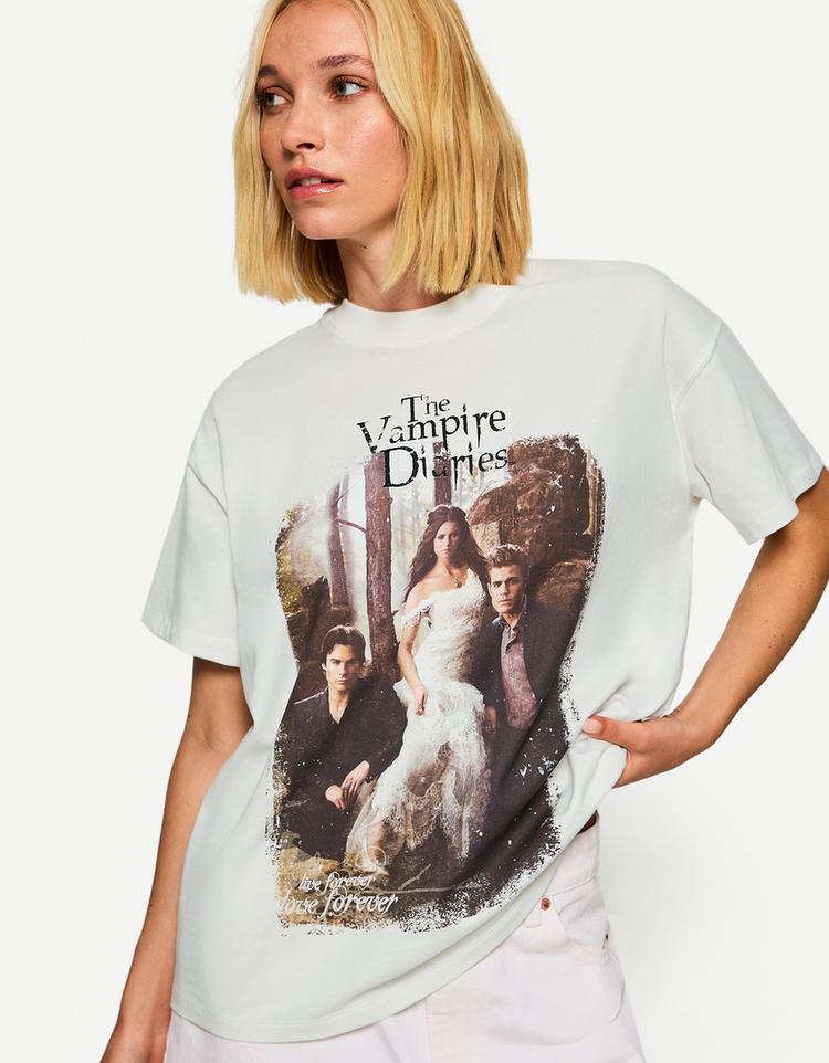 The Vampire Diaries baskılı ve kısa kollu t-shirt
