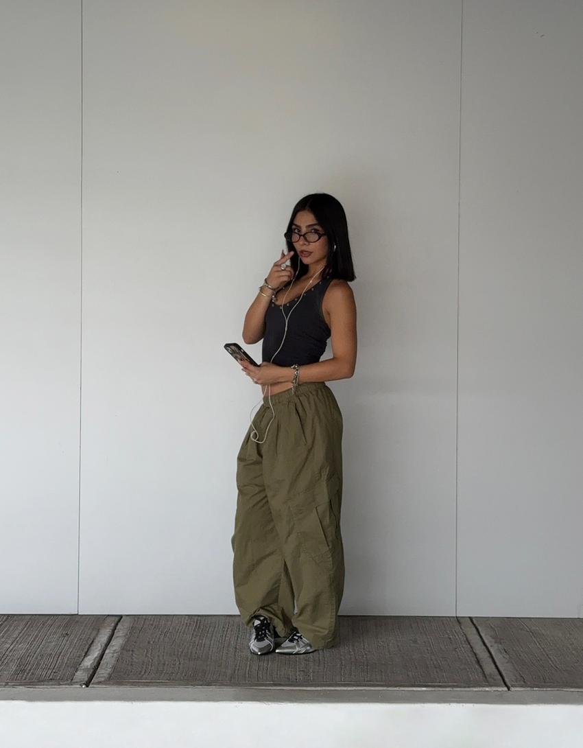 Cotton barrel cargo trousers-Khaki-2