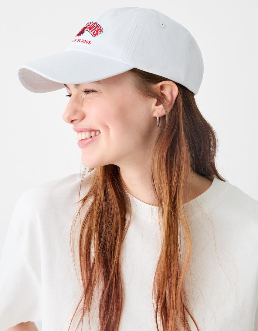 كاب هاي سكول ميوزيكال مطرز-أبيض-1