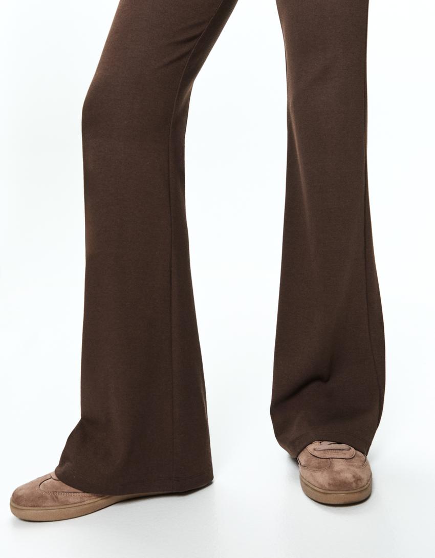 Pantalón flare-Marrón-2