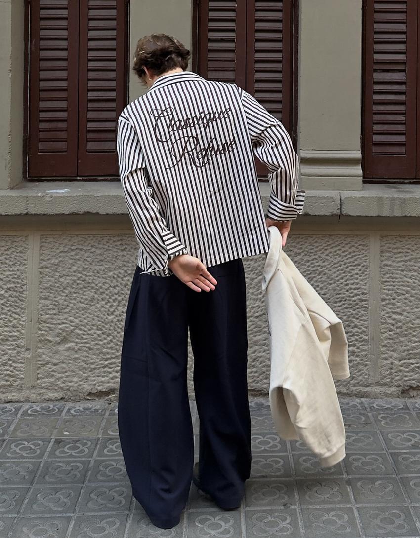 Camisa boxy bordado print-Marrón