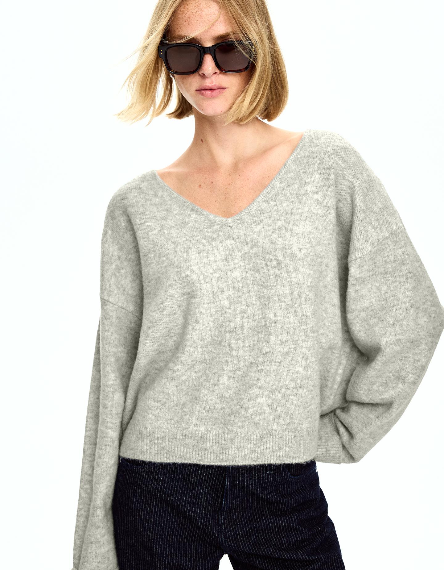 Bershka sweter z dekoltem w serek soft touch szary