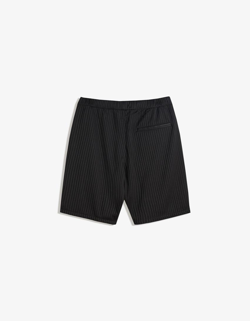 Pleated skater shorts-Black