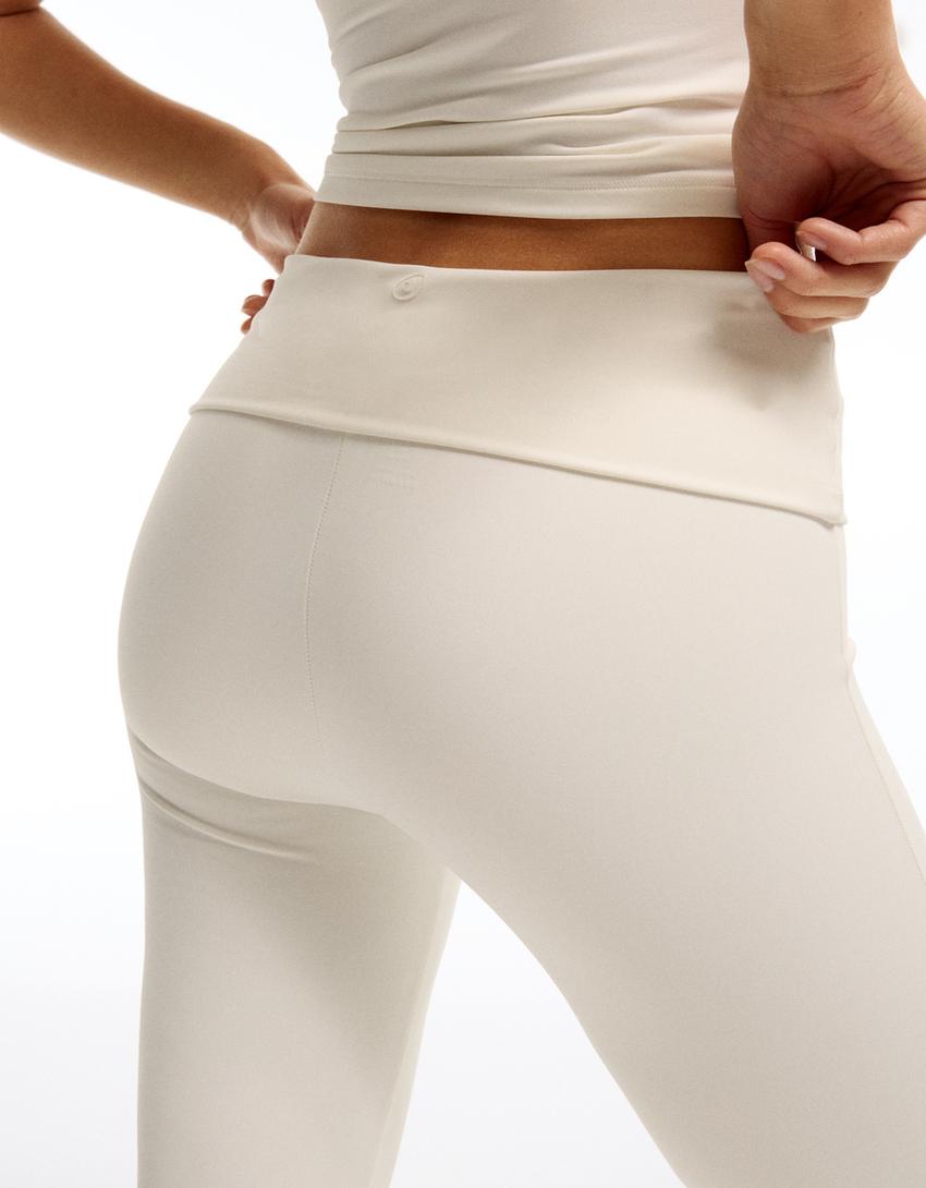 Pantalón flare técnico cintura vuelta-Avena